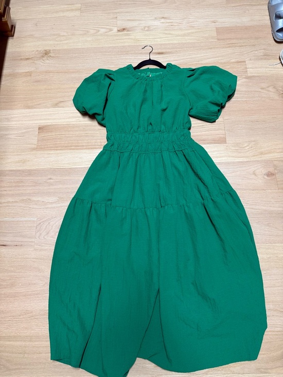 THML Dresses & Skirts - THML midi green dress